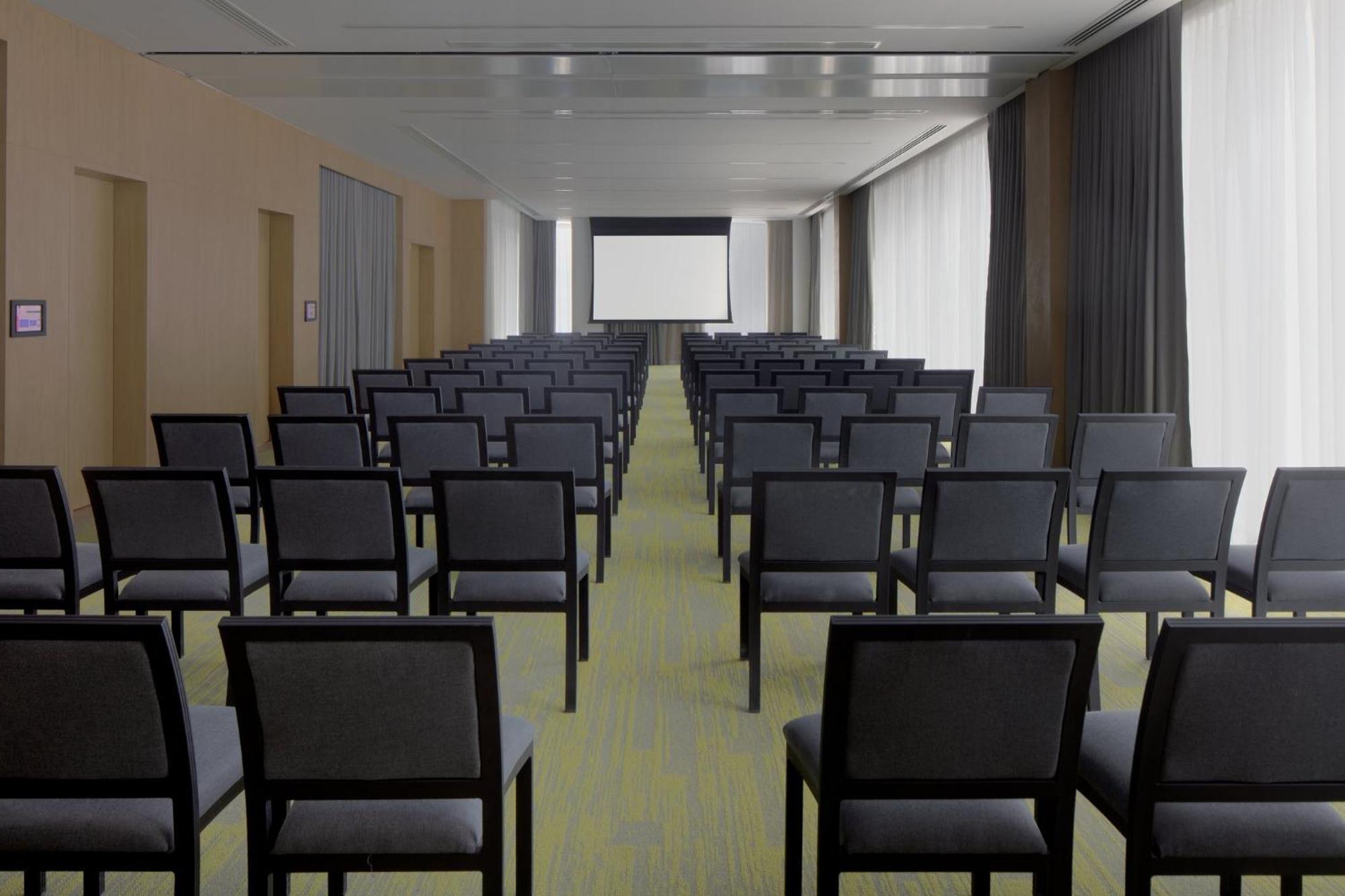 Holiday Inn Dubai Business Bay By Ihg Exterior photo