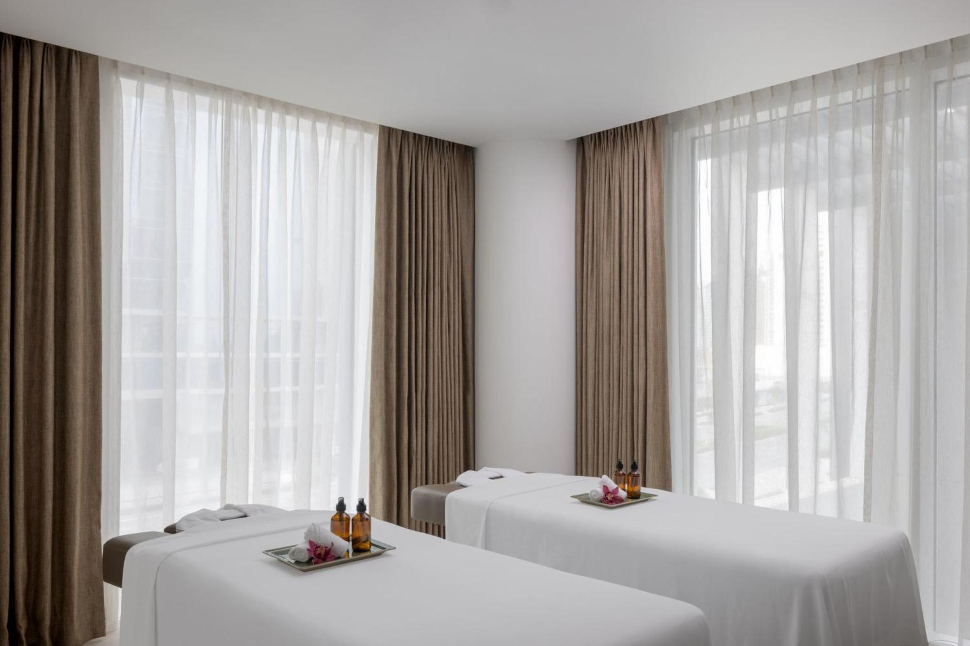 Holiday Inn Dubai Business Bay By Ihg Exterior photo