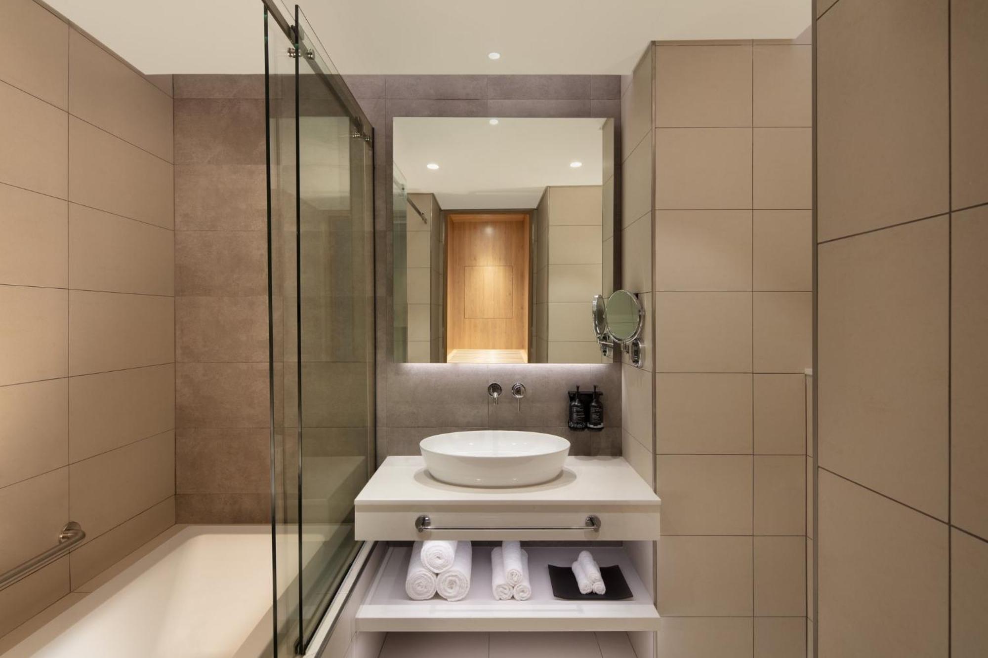 Holiday Inn Dubai Business Bay By Ihg Exterior photo