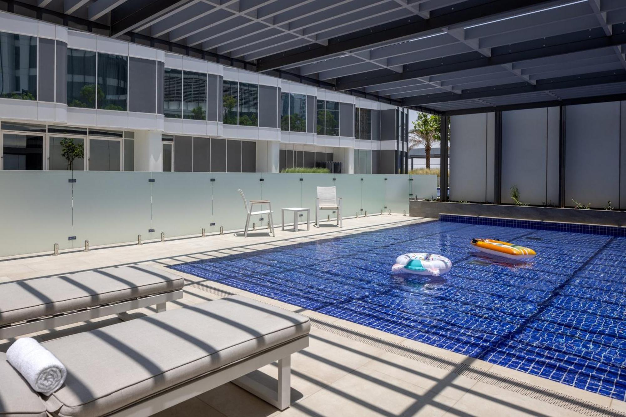 Holiday Inn Dubai Business Bay By Ihg Exterior photo